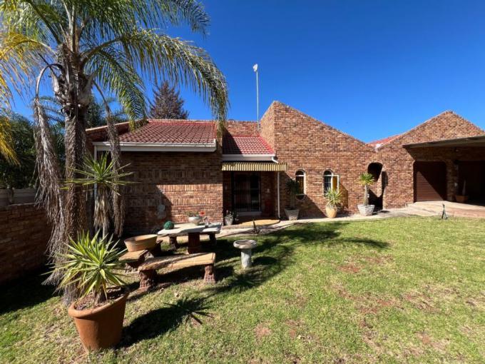 4 Bedroom House for Sale For Sale in Bendor - MR679421