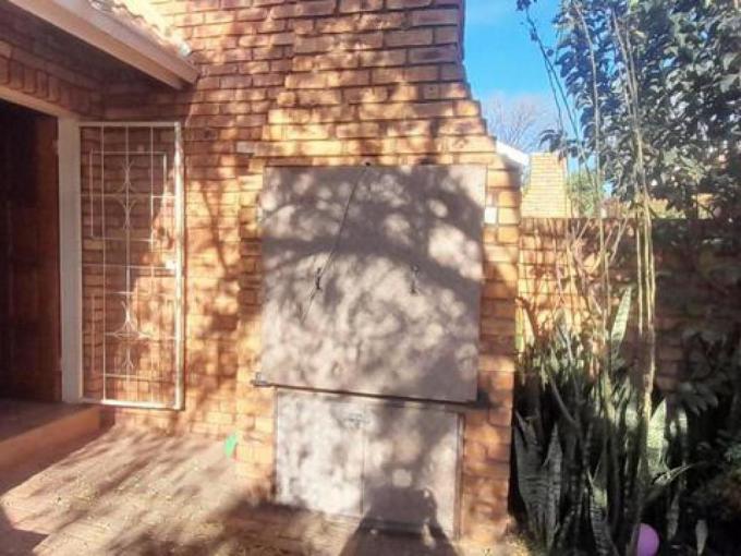 2 Bedroom Duplex to Rent in Zwartkop - Property to rent - MR679437