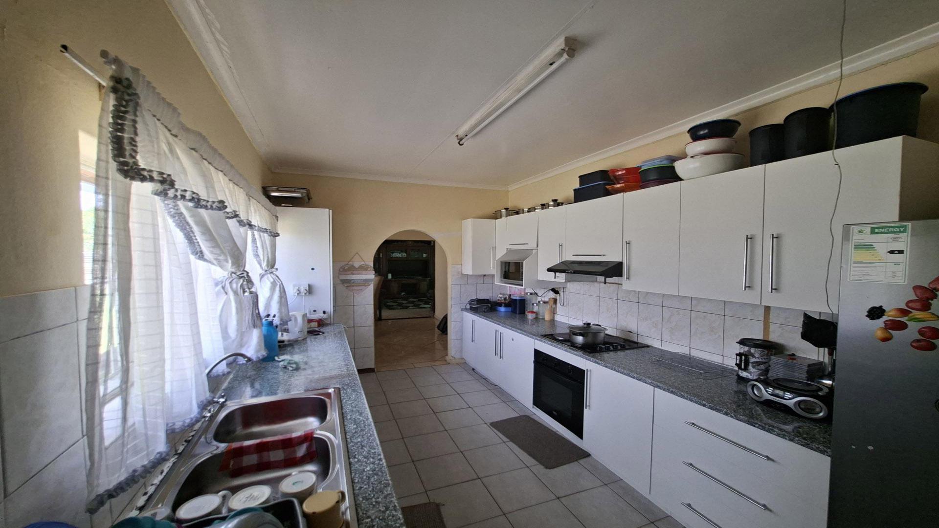Kitchen of property in Harrismith