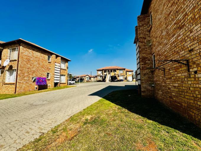 2 Bedroom Apartment for Sale For Sale in Elandspark - MR679464