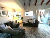  of property in Die Hoewes