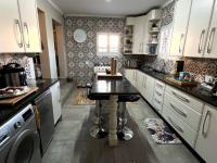  of property in Die Hoewes