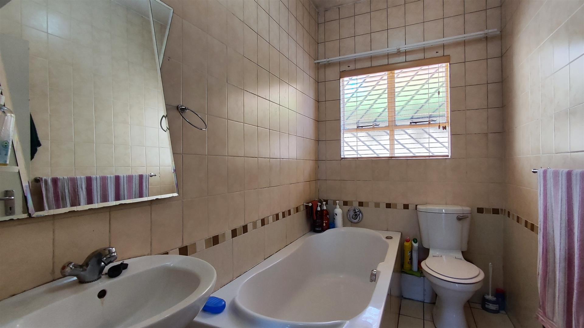 Bathroom 1 - 5 square meters of property in Winchester Hills