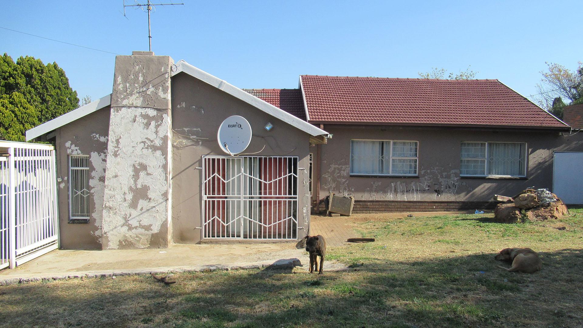 Front View of property in South Crest