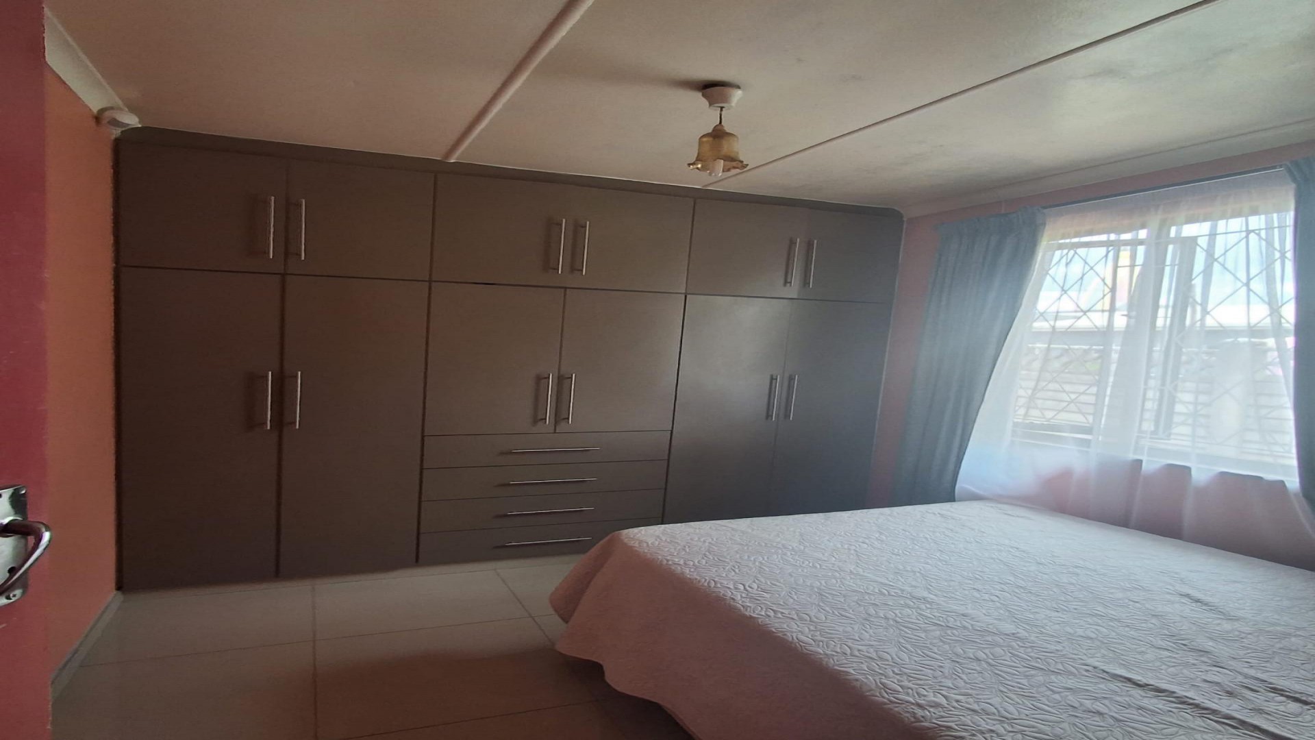 Bed Room 1 of property in Earlsfield