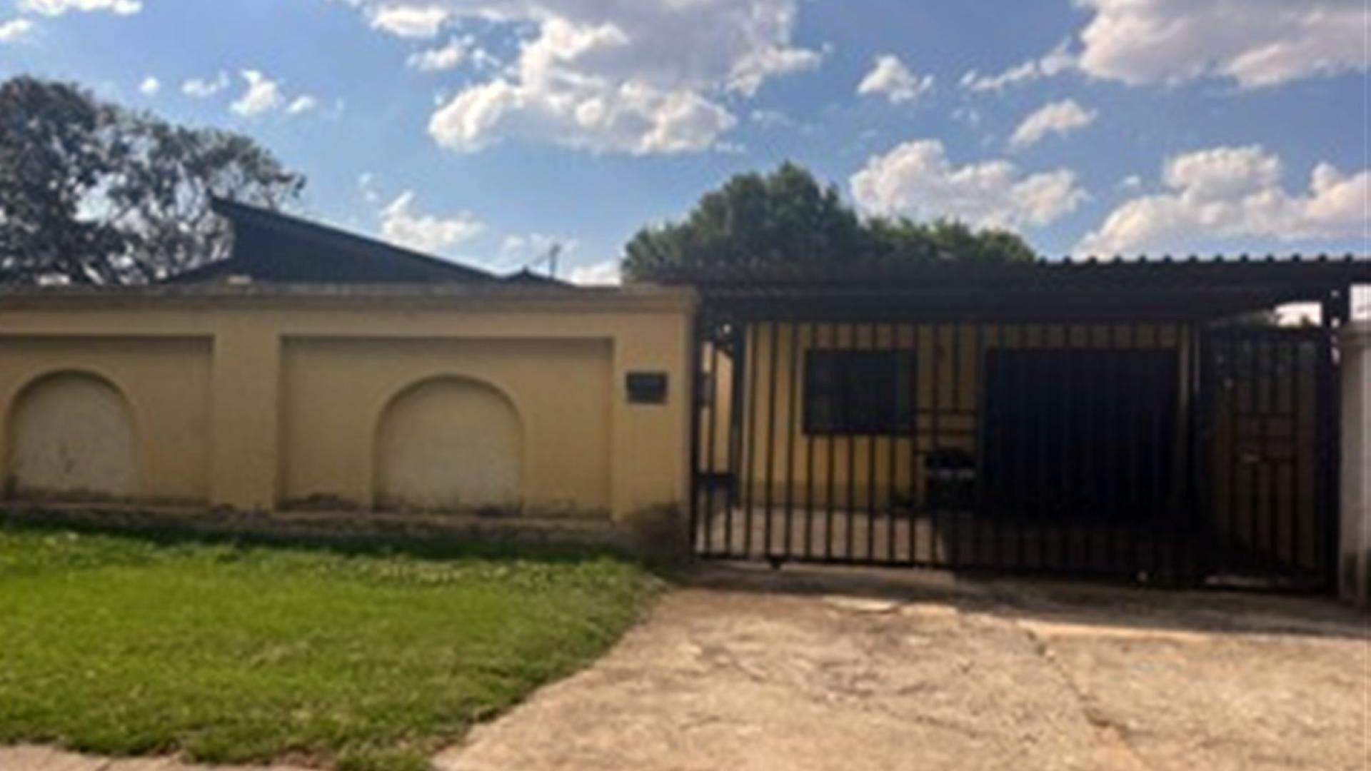 Front View of property in Kempton Park