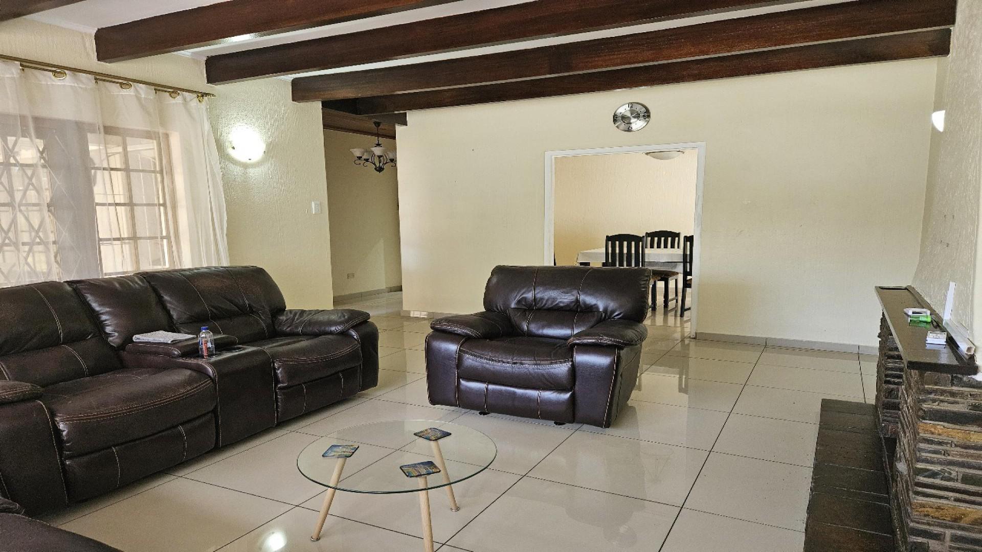 Lounges of property in Woodside