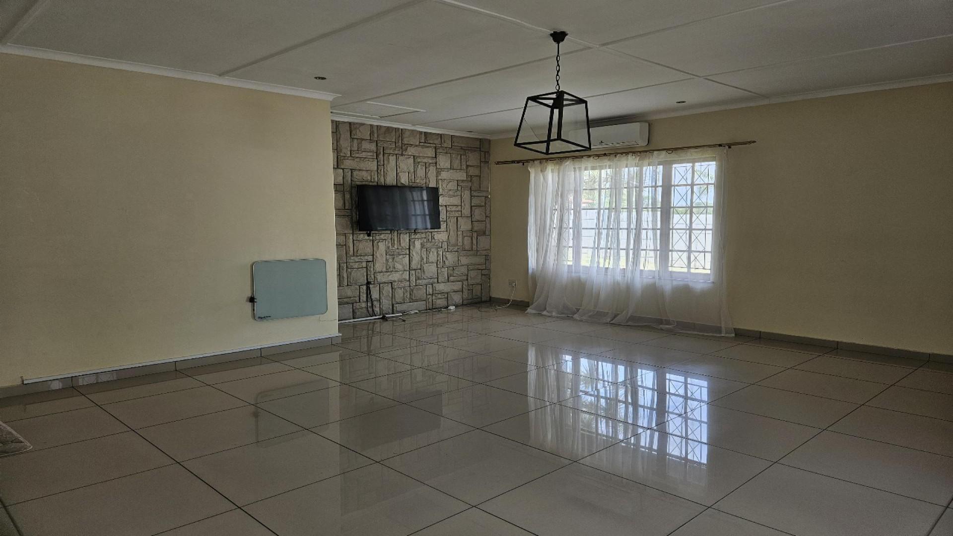 Lounges of property in Woodside