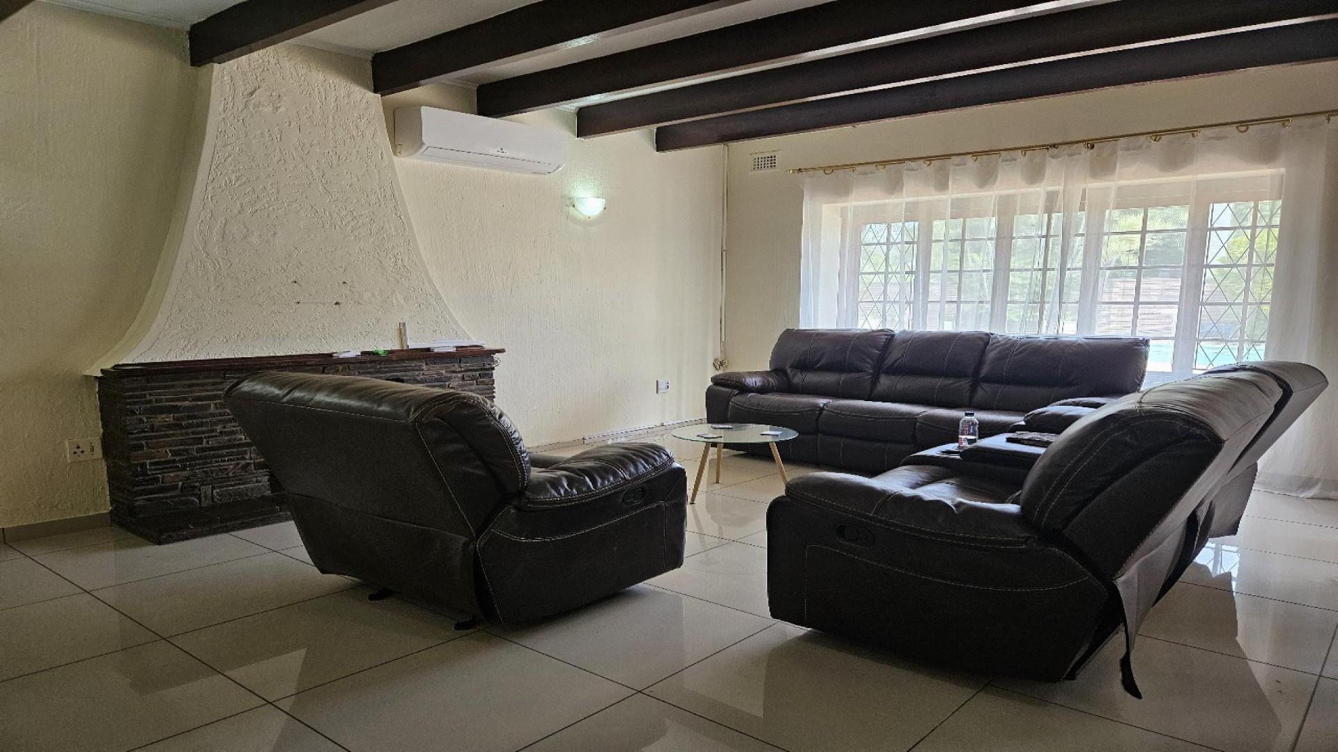 Lounges of property in Woodside