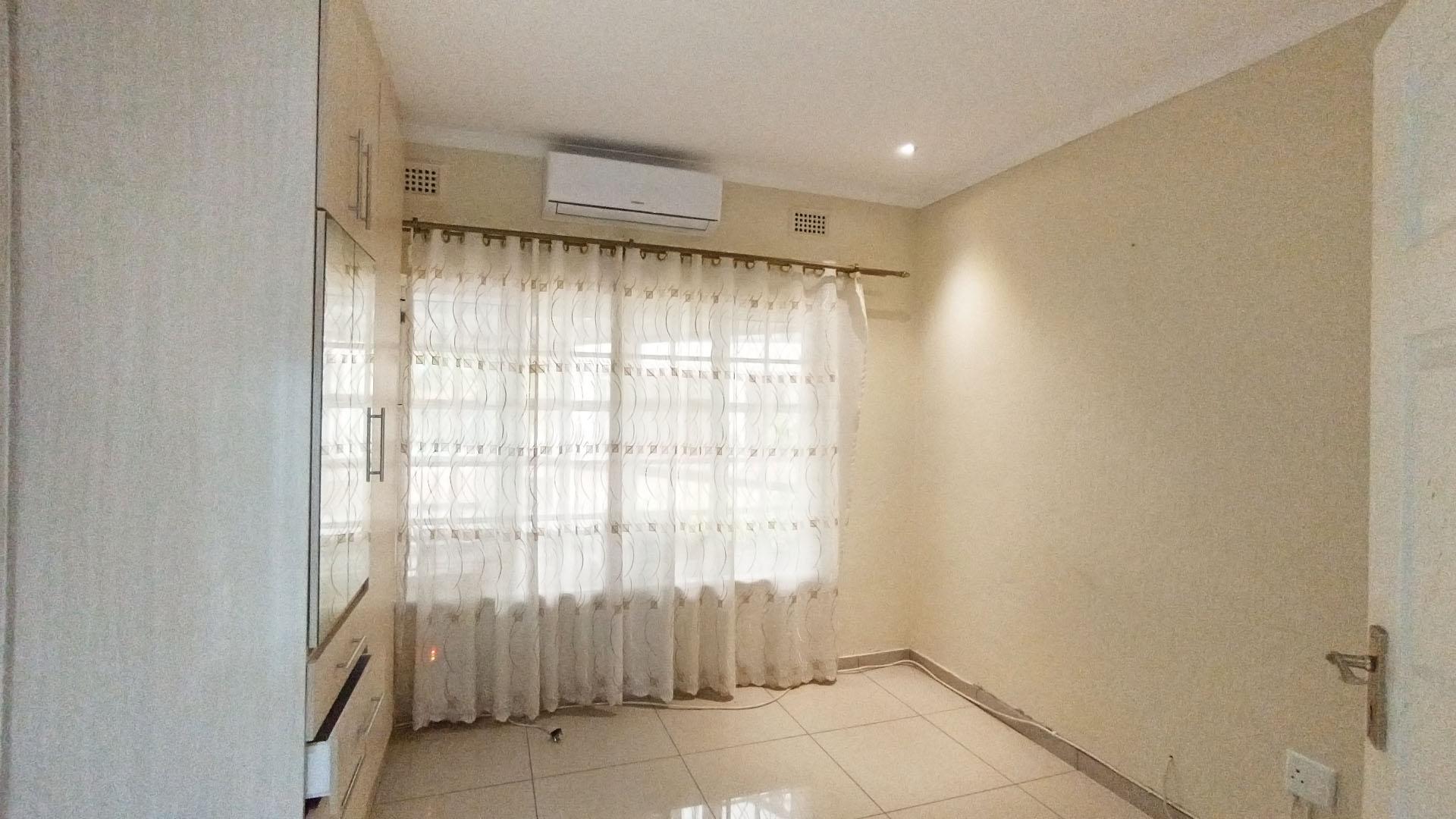 Bed Room 1 - 16 square meters of property in Woodside