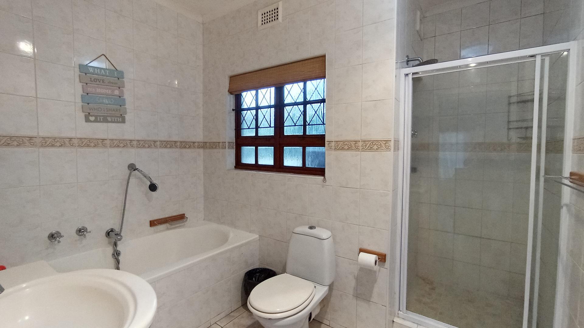 Bathroom 1 - 9 square meters of property in Woodside