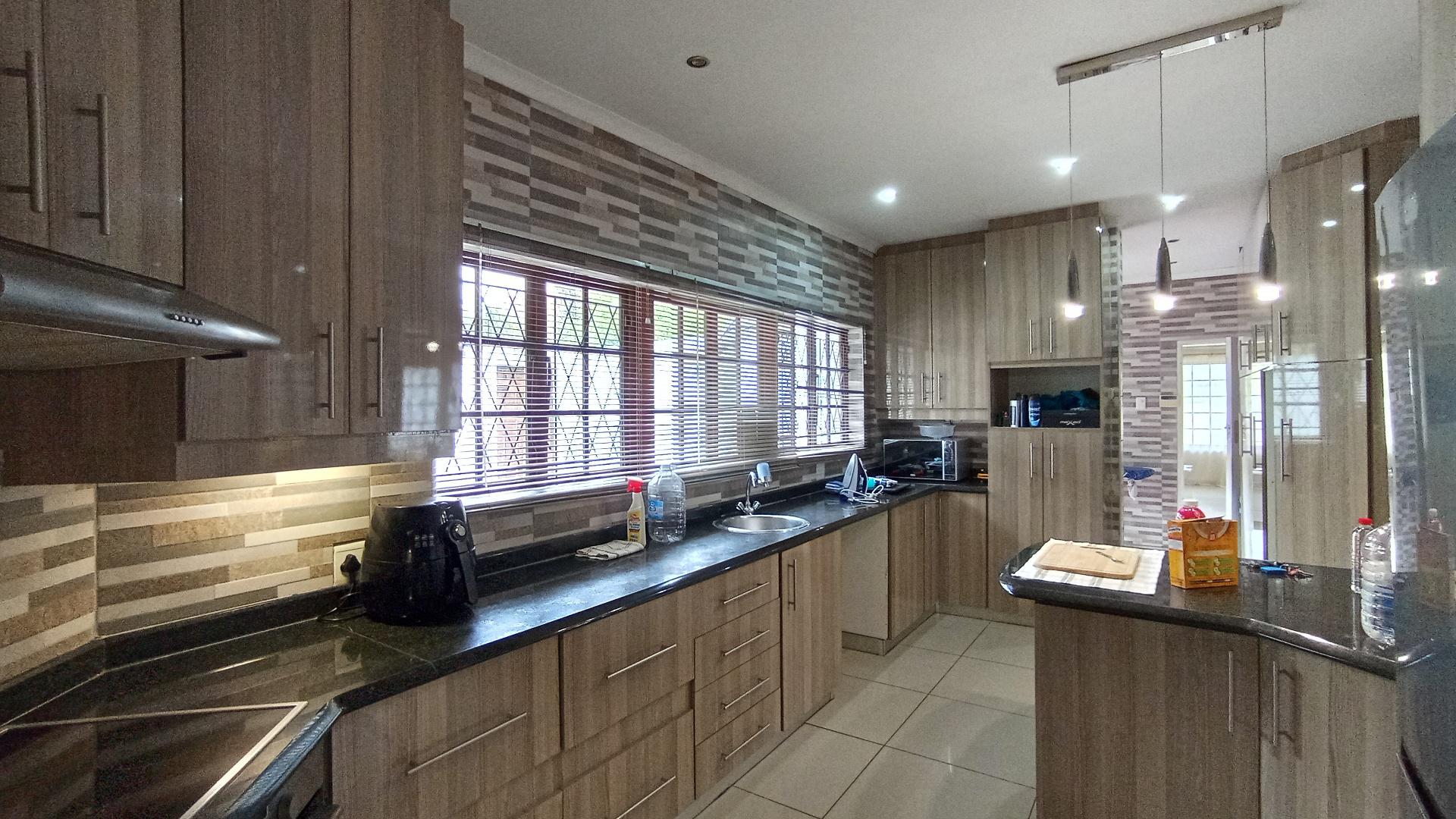 Kitchen - 21 square meters of property in Woodside