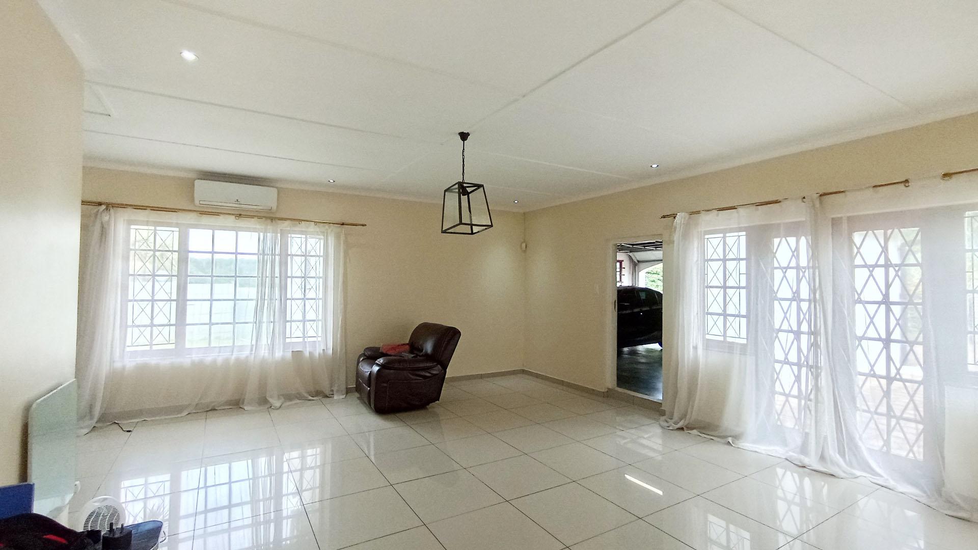 TV Room - 41 square meters of property in Woodside