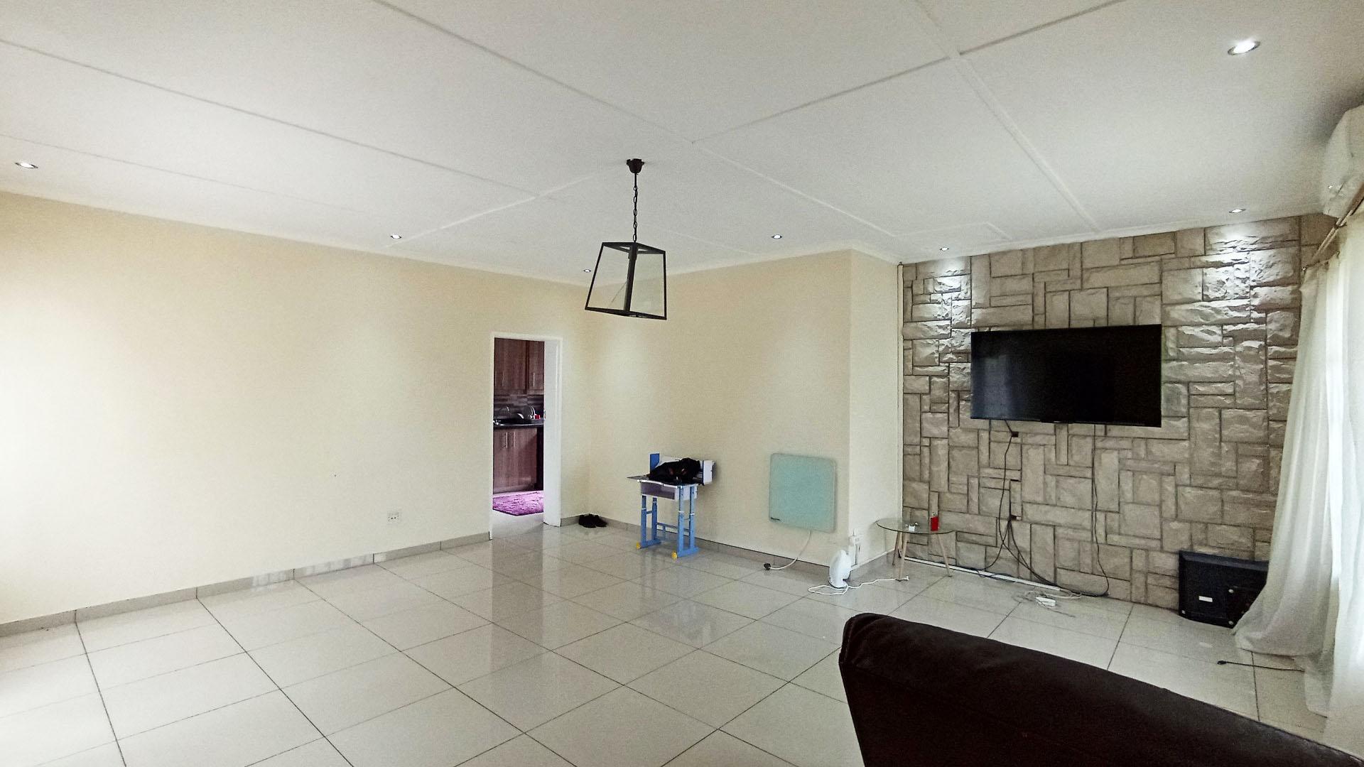 TV Room - 41 square meters of property in Woodside