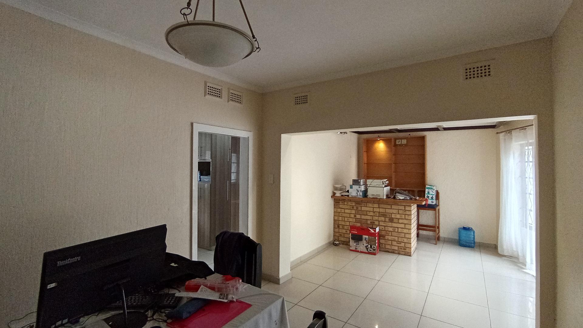 Dining Room - 16 square meters of property in Woodside