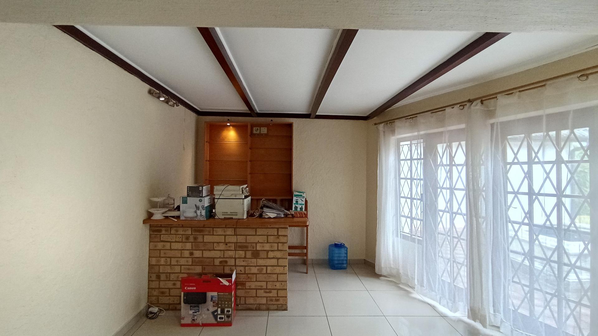 Entertainment - 45 square meters of property in Woodside