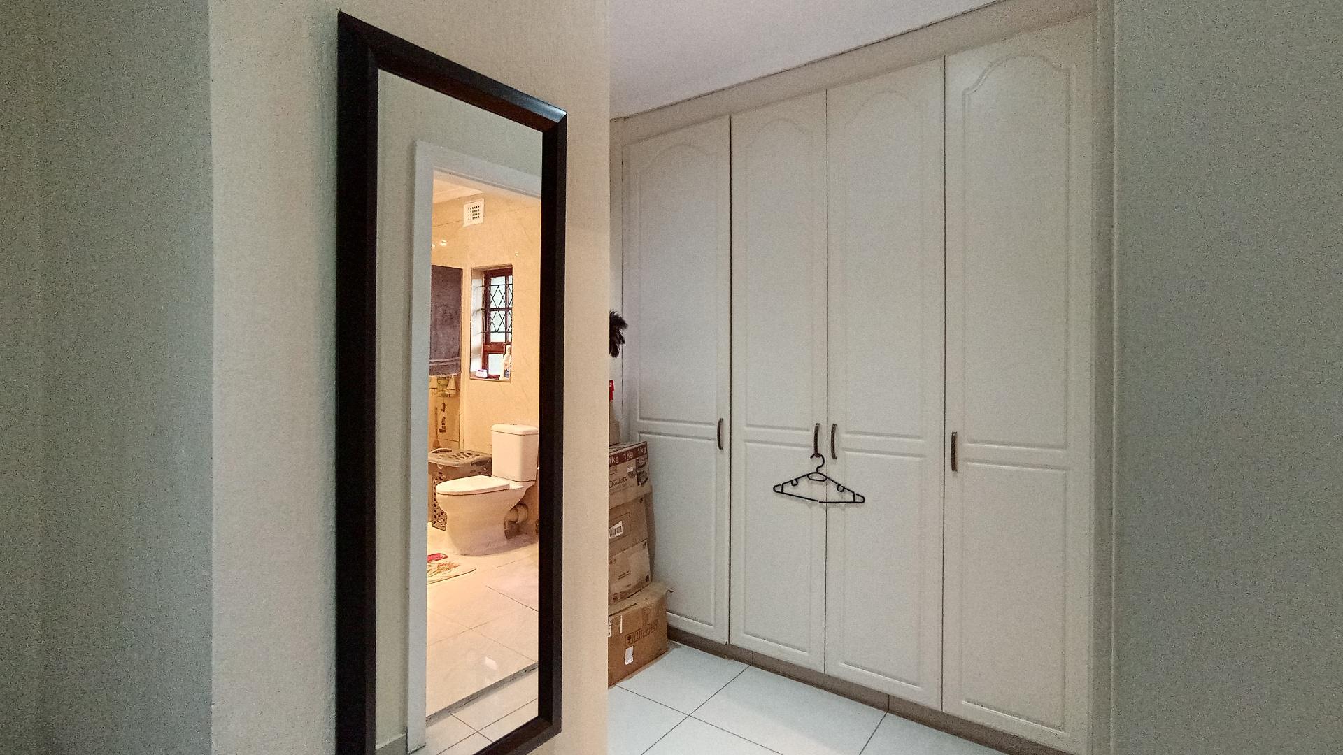 Spaces - 32 square meters of property in Woodside