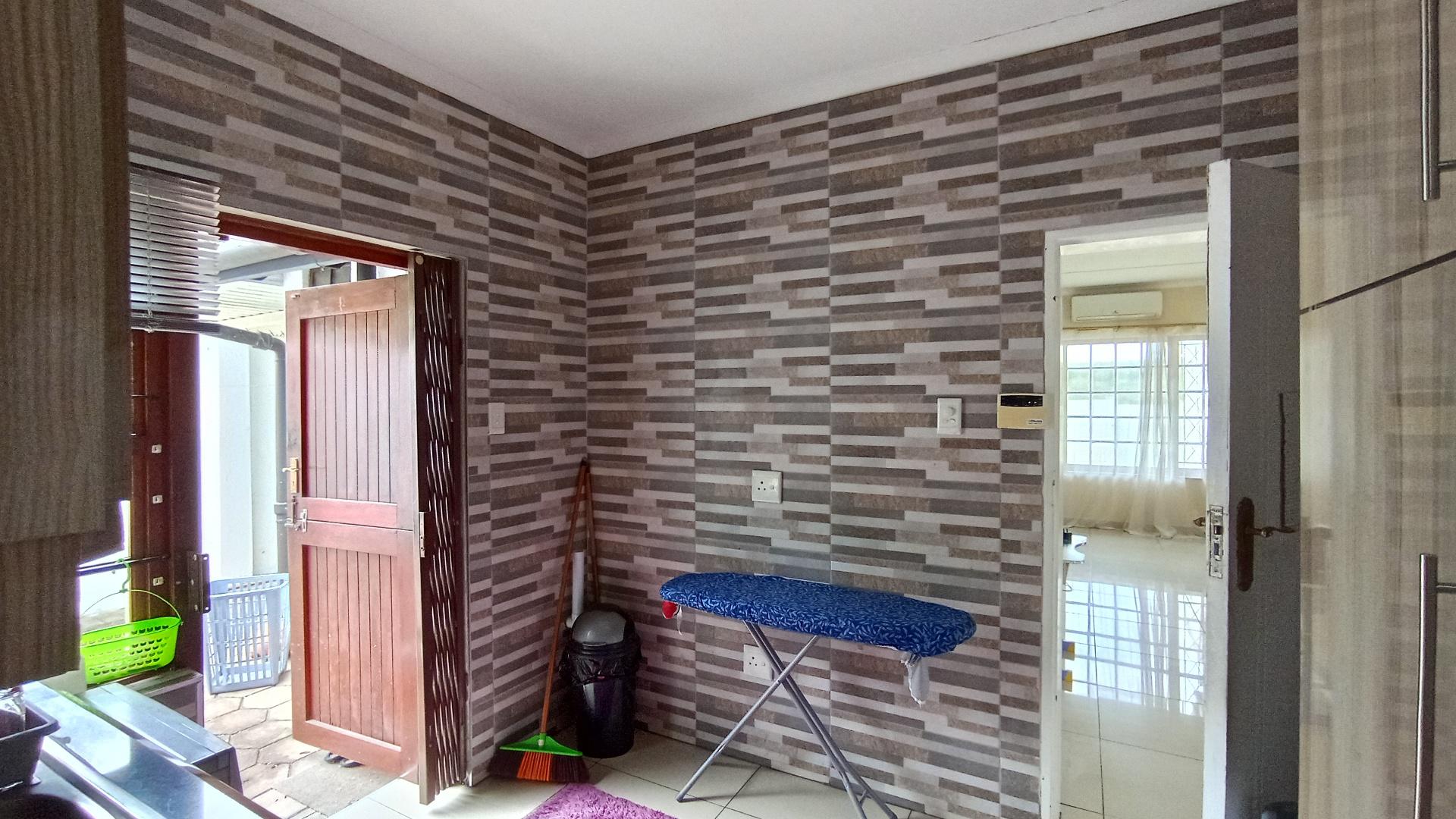 Scullery - 10 square meters of property in Woodside