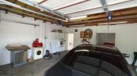 Garage of property in Woodside