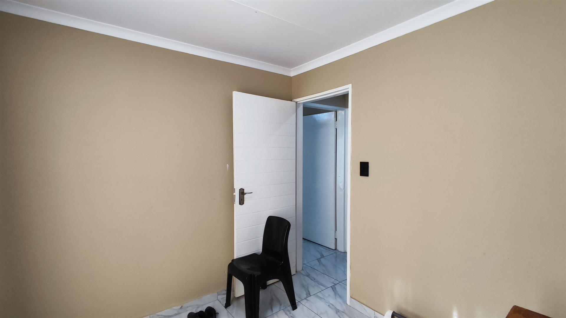 Bed Room 1 - 9 square meters of property in Vanderbijlpark