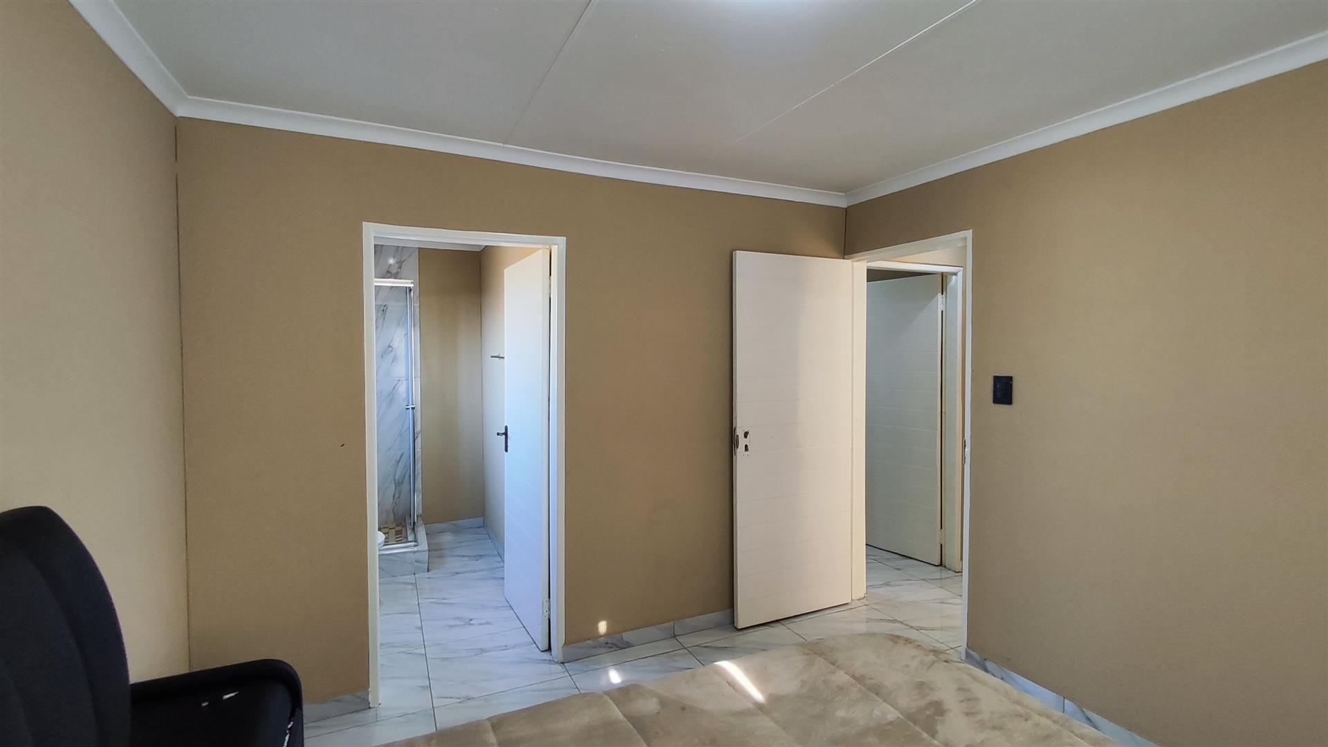 Main Bedroom - 14 square meters of property in Vanderbijlpark