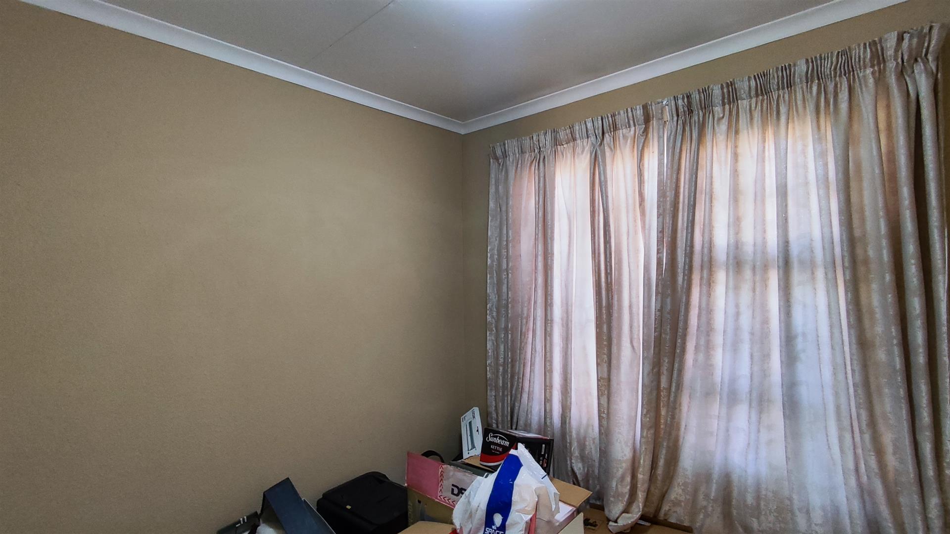 Bed Room 2 - 8 square meters of property in Vanderbijlpark