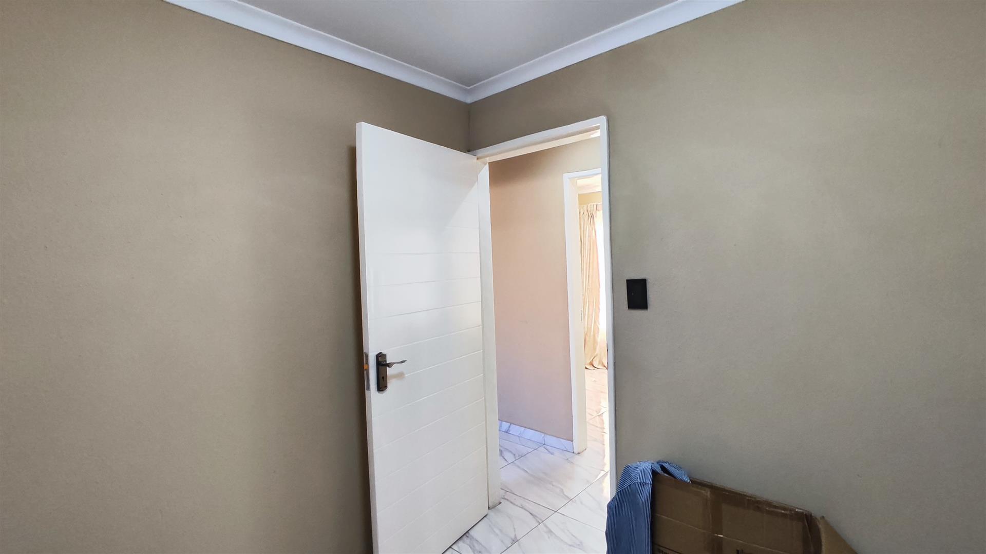 Bed Room 2 - 8 square meters of property in Vanderbijlpark