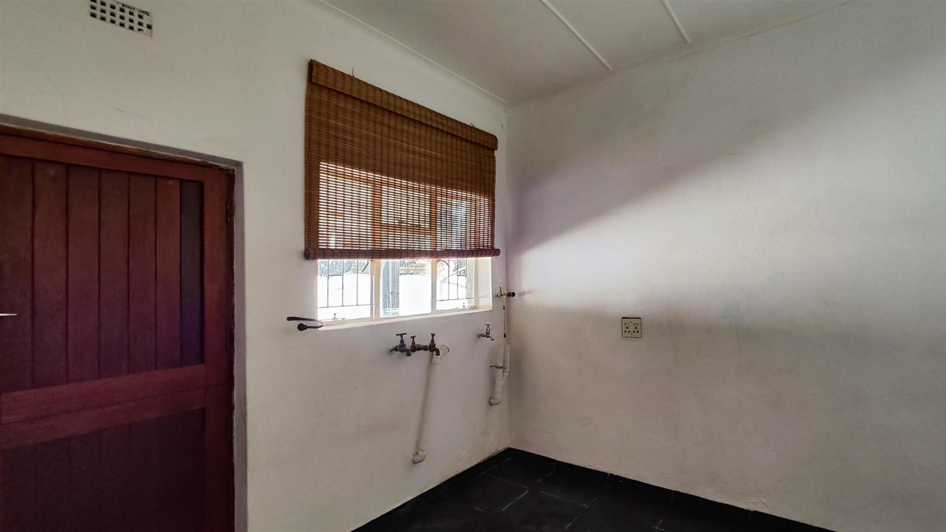 Scullery - 10 square meters of property in Verwoerdpark