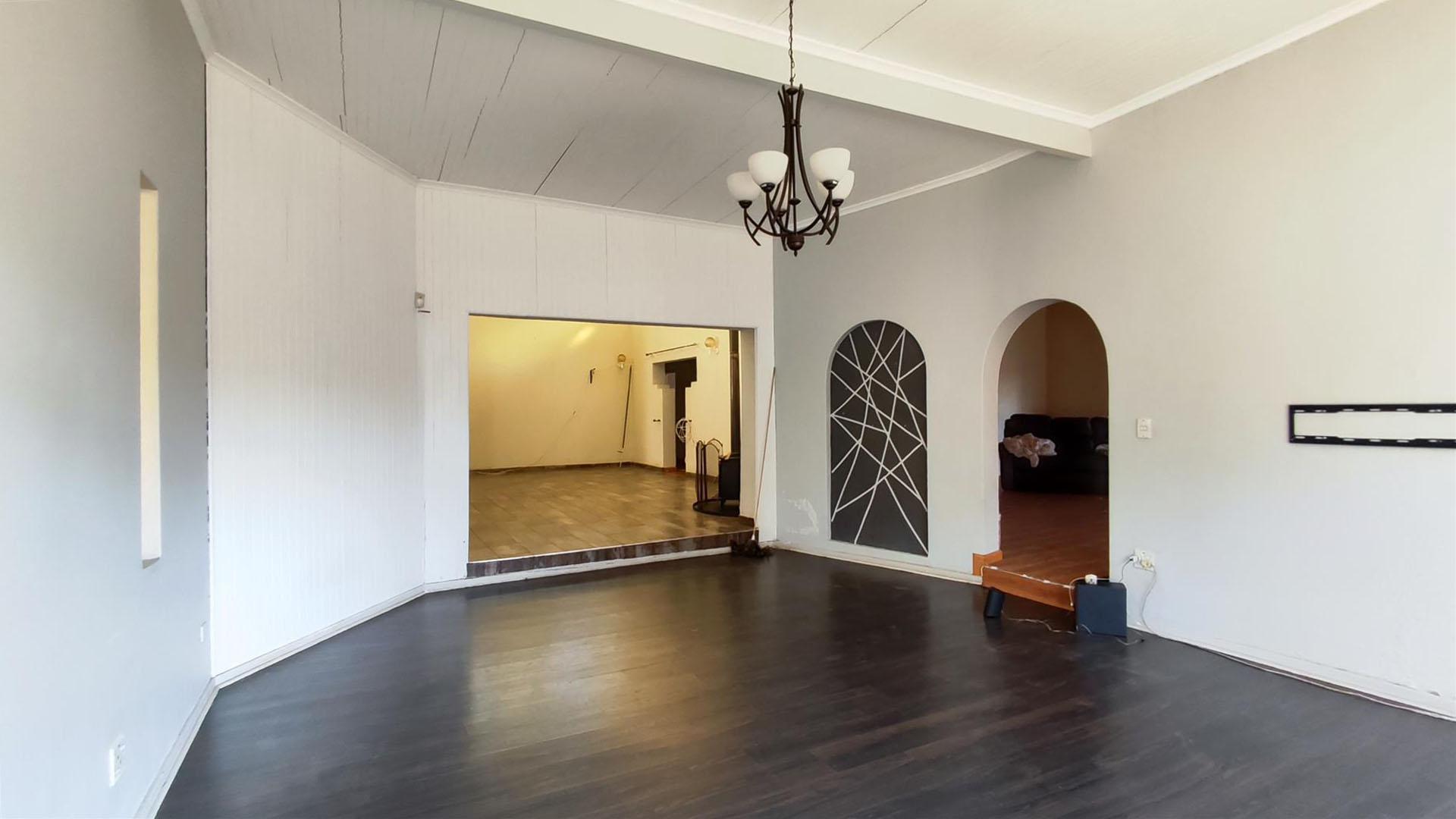 Informal Lounge - 36 square meters of property in Verwoerdpark