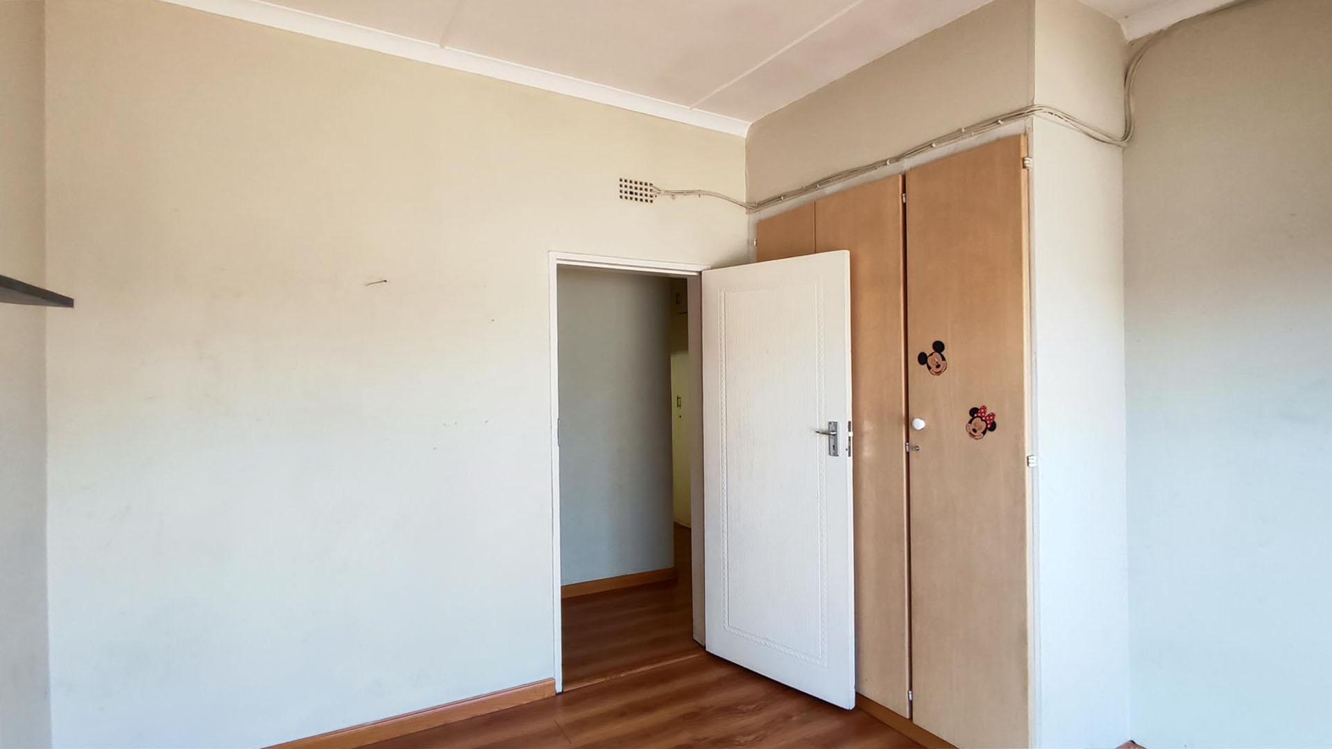 Bed Room 2 - 11 square meters of property in Verwoerdpark