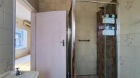 Main Bathroom - 5 square meters of property in Verwoerdpark