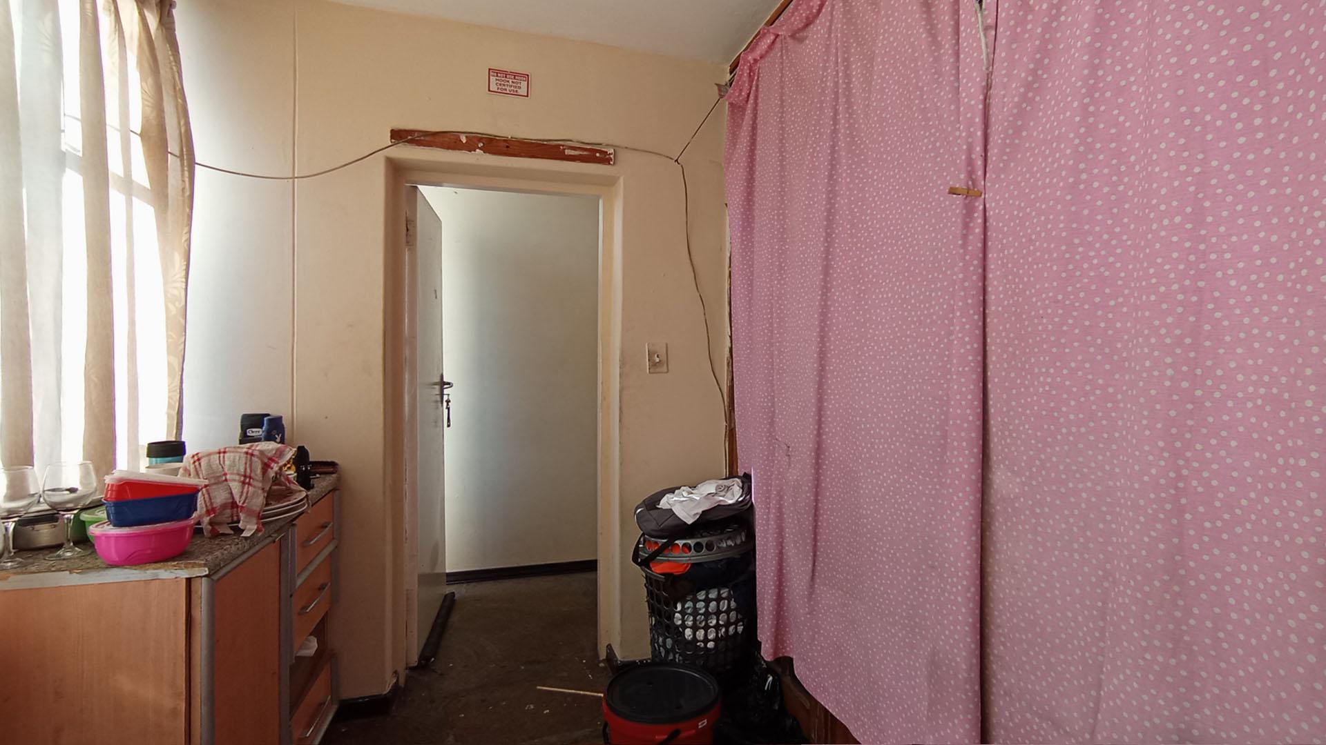 Bed Room 4 - 6 square meters of property in Sunnyside