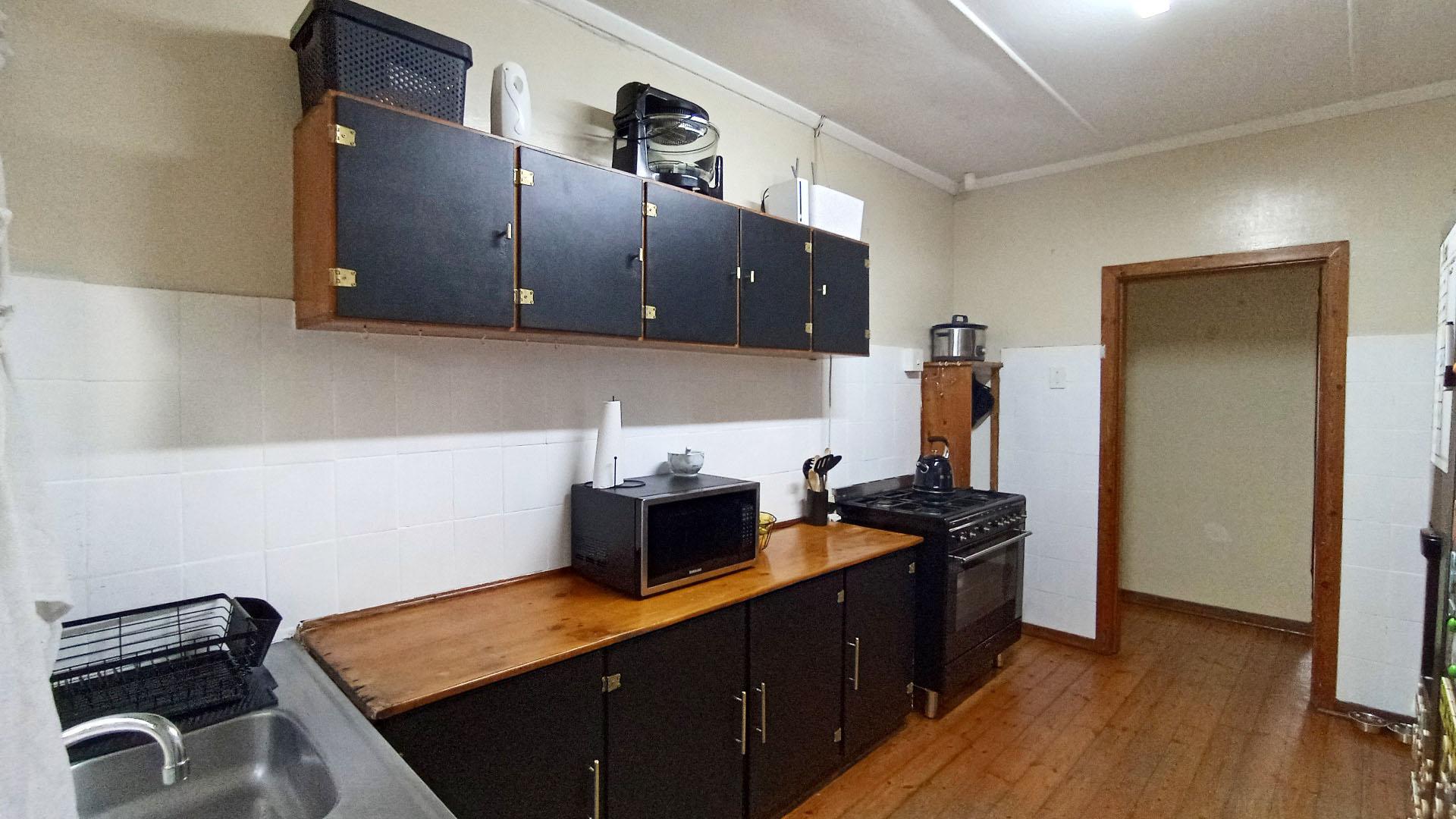 Kitchen - 13 square meters of property in Amanzimtoti 