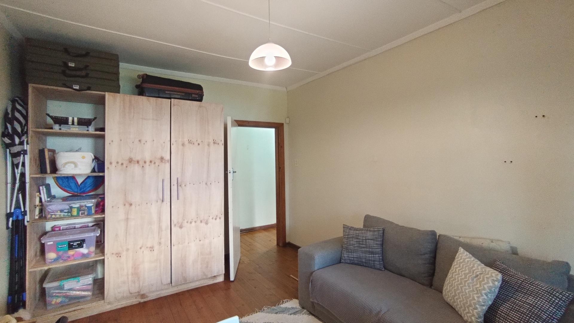 Bed Room 4 - 18 square meters of property in Amanzimtoti 