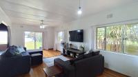Lounges - 20 square meters of property in Amanzimtoti 