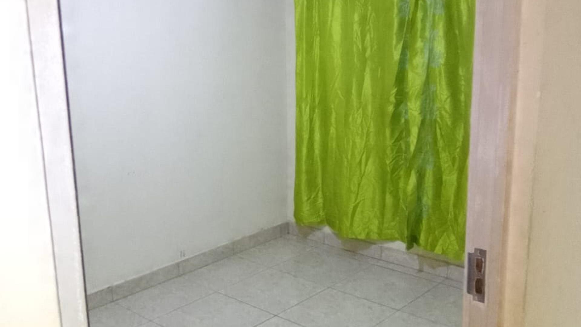 Bed Room 1 - 14 square meters of property in Trenance Manor