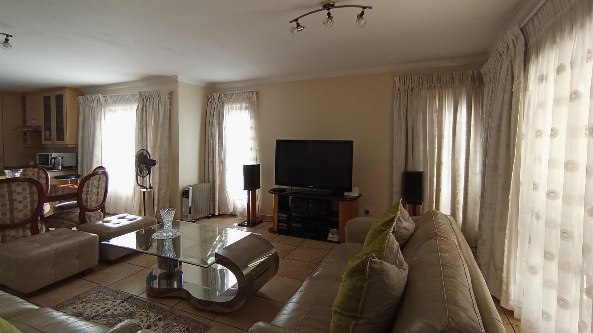 Lounges - 25 square meters of property in Meyerspark