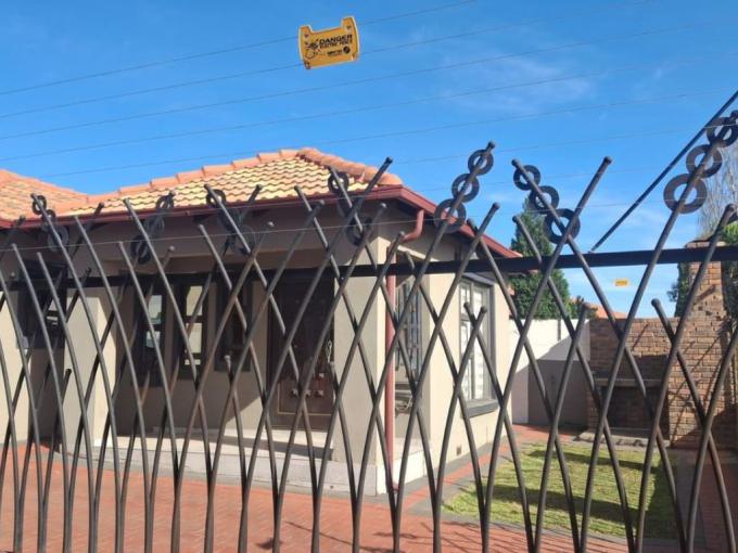 3 Bedroom House to Rent in Nellmapius - Property to rent - MR679601