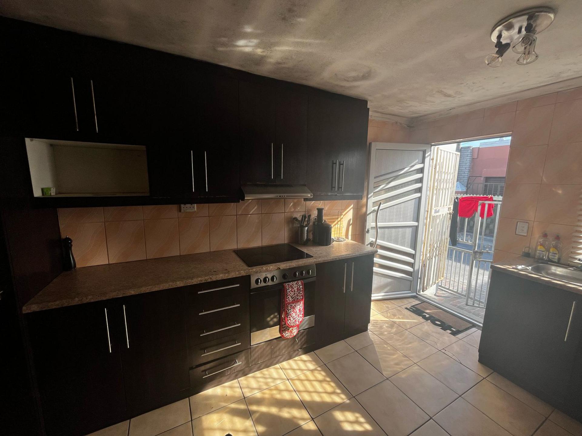  of property in Delft