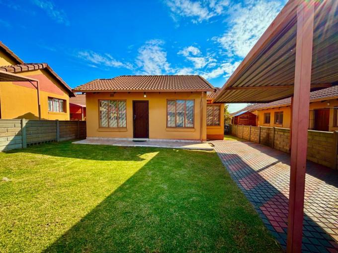 2 Bedroom Simplex for Sale For Sale in Ormonde - MR679628