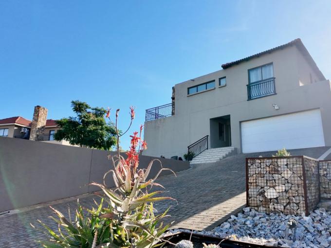 4 Bedroom House for Sale For Sale in Boschdal - MR679649