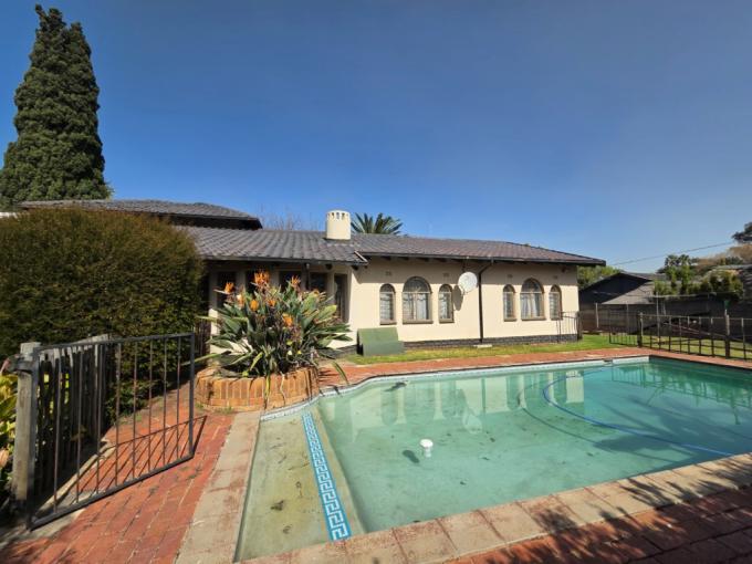 4 Bedroom House for Sale For Sale in Verwoerdpark - MR679668