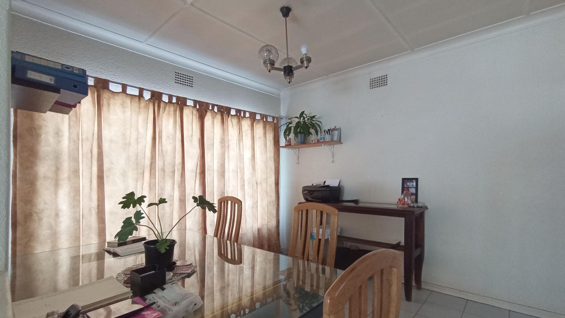 Dining Room - 12 square meters of property in Woodmere