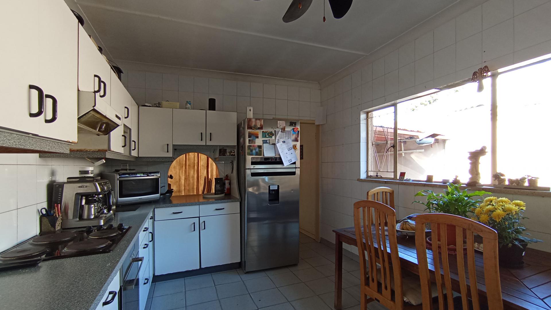 Kitchen - 17 square meters of property in Woodmere
