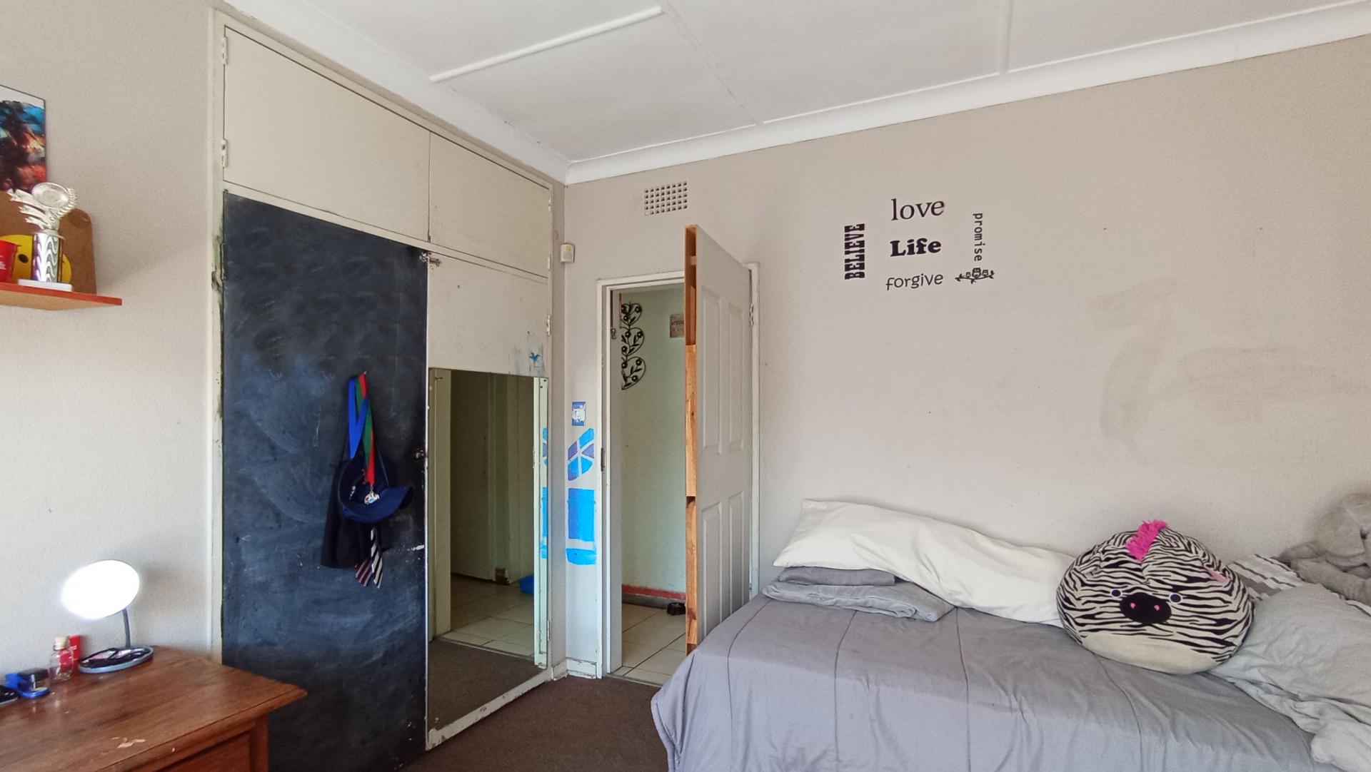 Bed Room 2 - 14 square meters of property in Woodmere