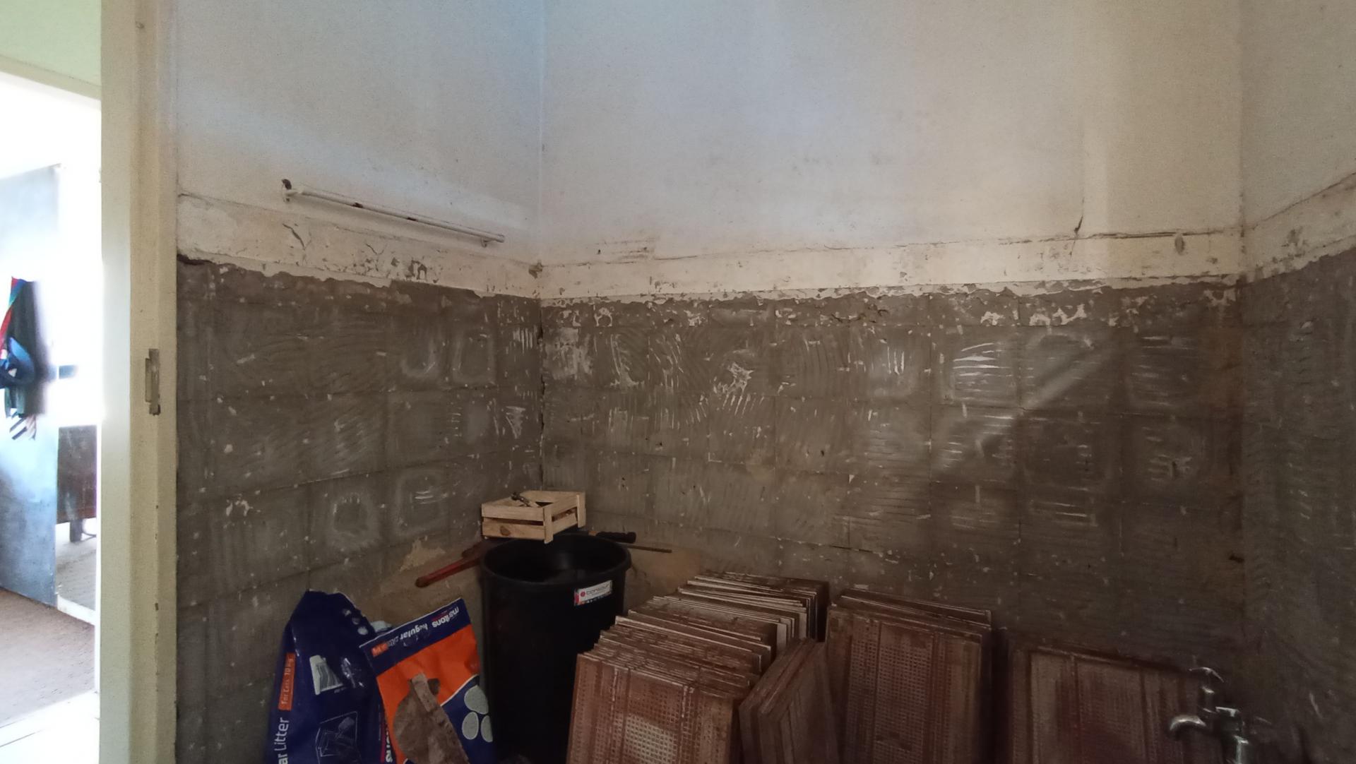 Bathroom 1 - 5 square meters of property in Woodmere