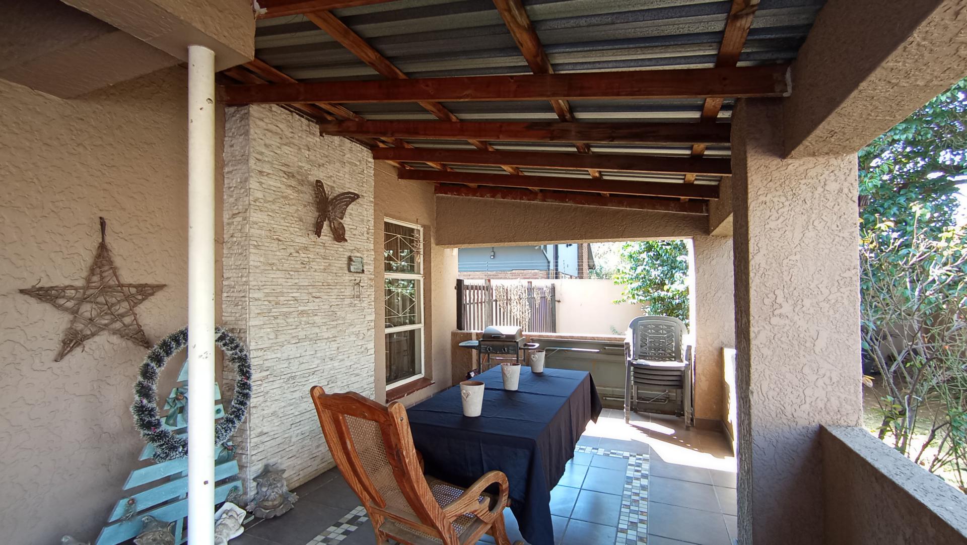 Patio - 20 square meters of property in Woodmere