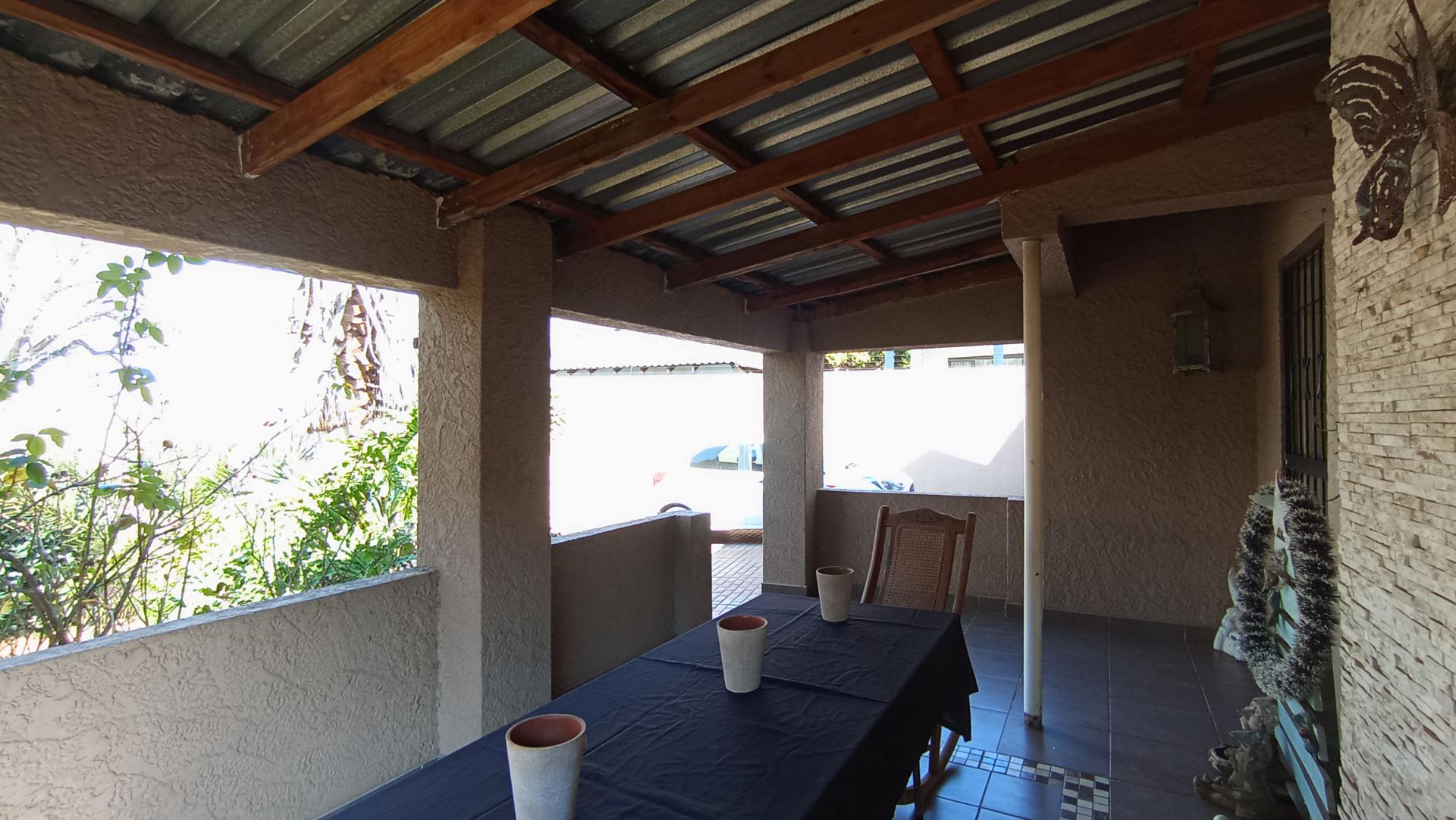 Patio - 20 square meters of property in Woodmere
