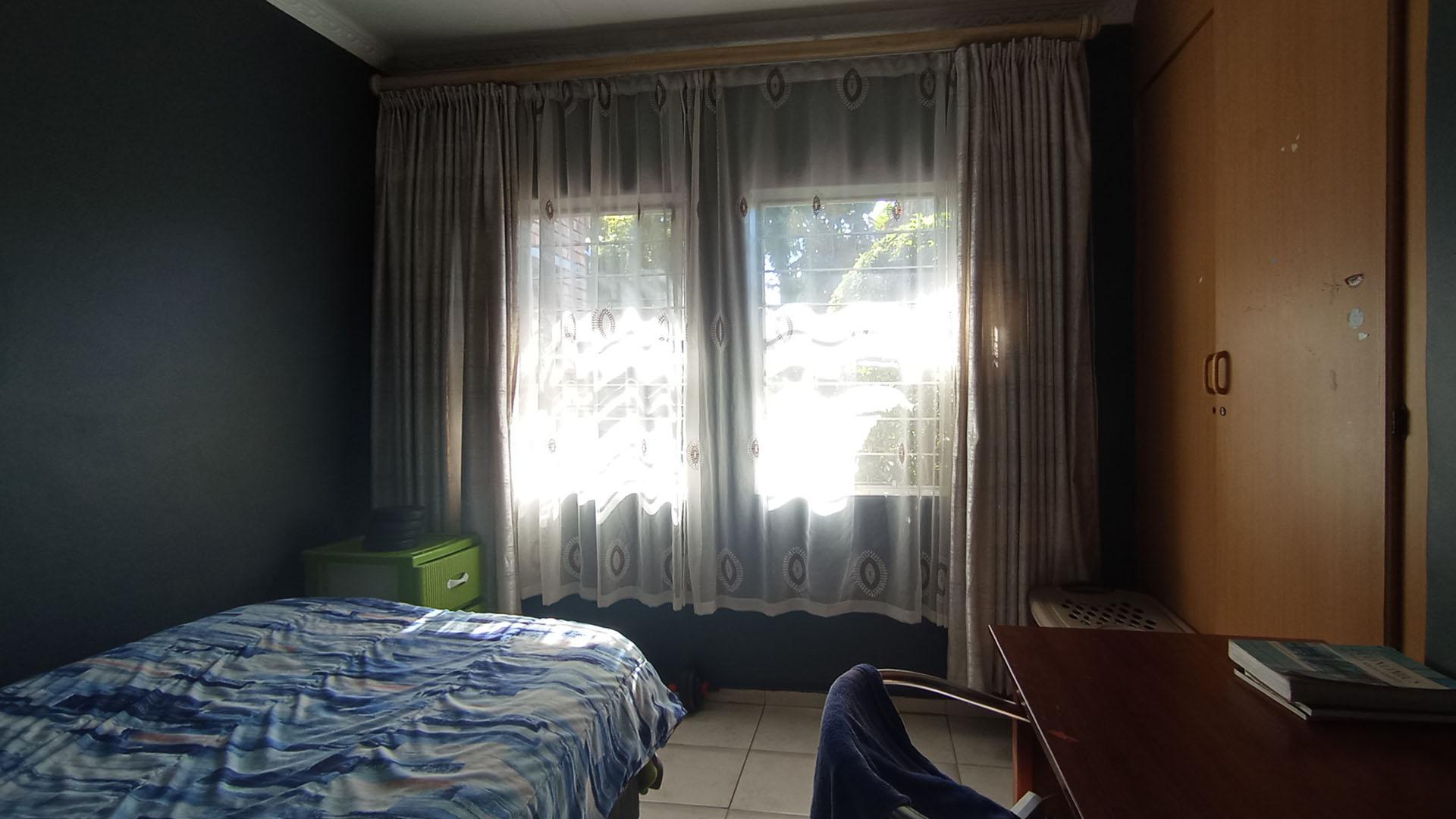 Bed Room 3 - 11 square meters of property in Amandasig