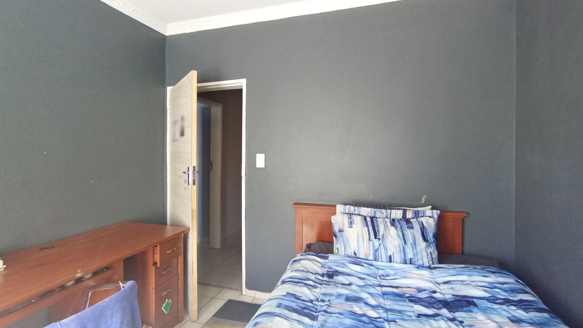 Bed Room 3 - 11 square meters of property in Amandasig